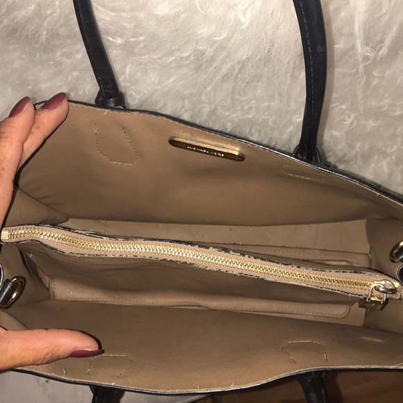 Michael Kors Mercer Large Tote Bag - Picture 4 of 8